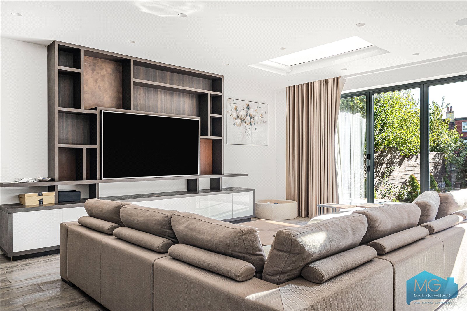 Elliot Road, London, NW4+  - Martyn Gerrard