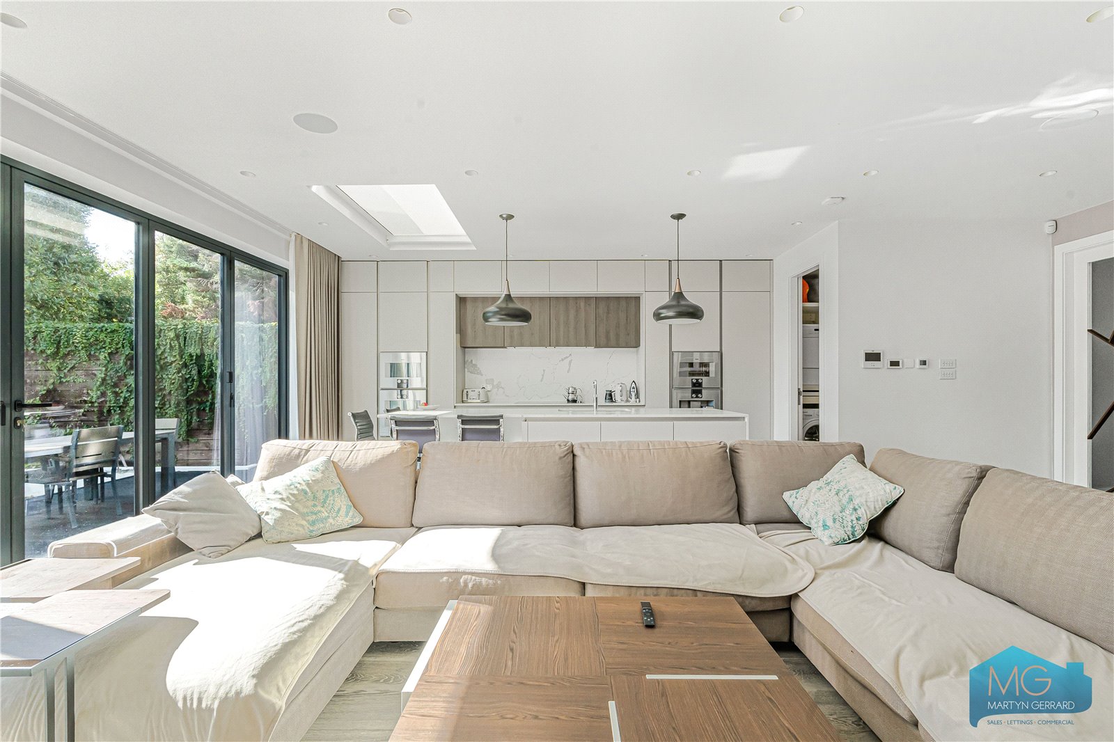 4 bedroom Detached House for sale - Martyn Gerrard