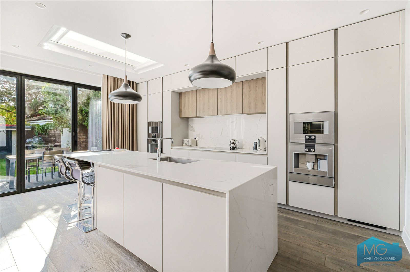 4 bedroom Detached House for sale - Martyn Gerrard