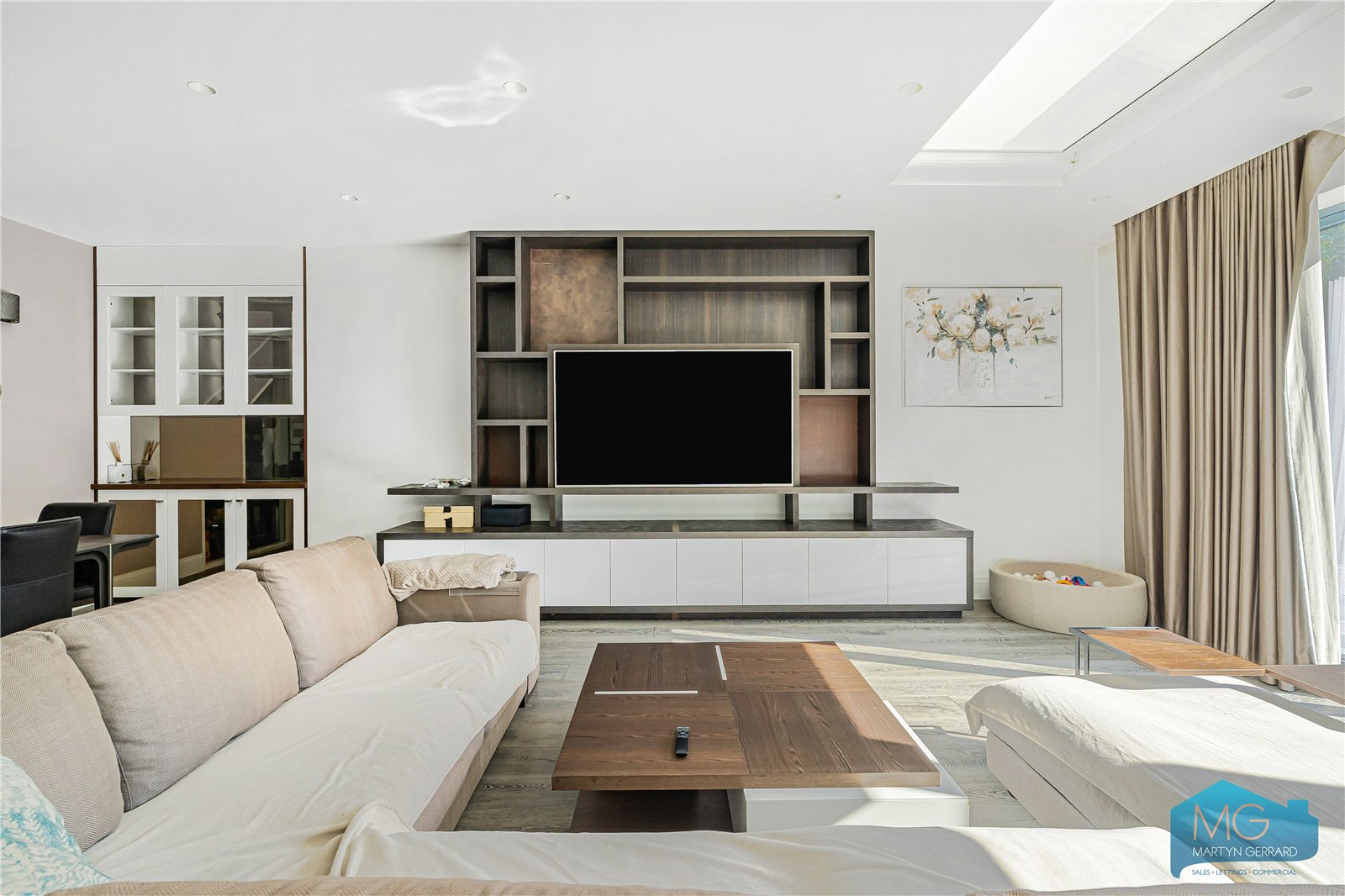 Elliot Road, London, NW4+  - Martyn Gerrard
