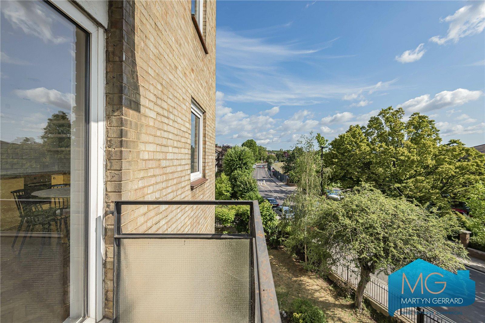 2 bedroom Apartment for sale - Martyn Gerrard