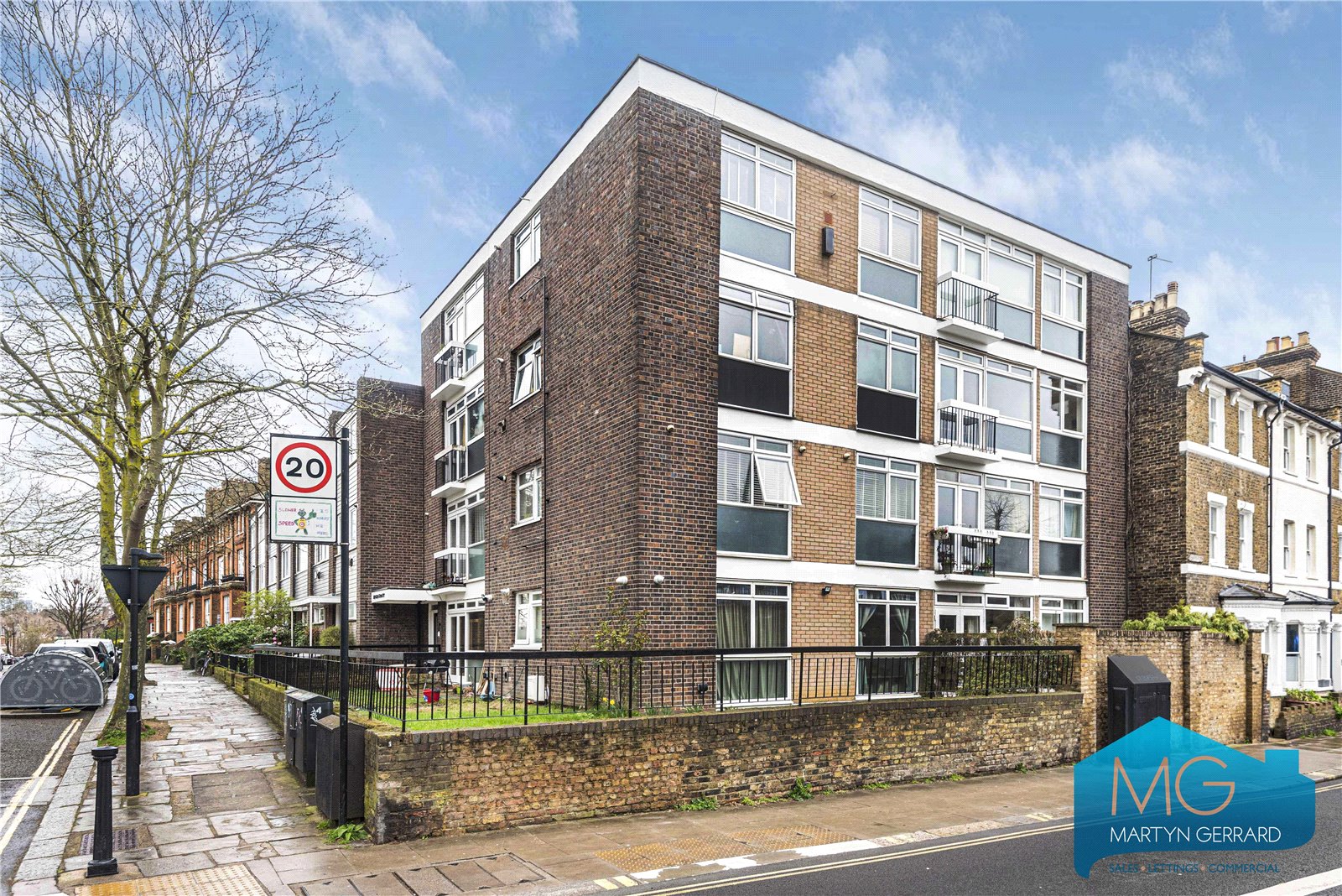 2 bedroom Apartment for sale - Martyn Gerrard