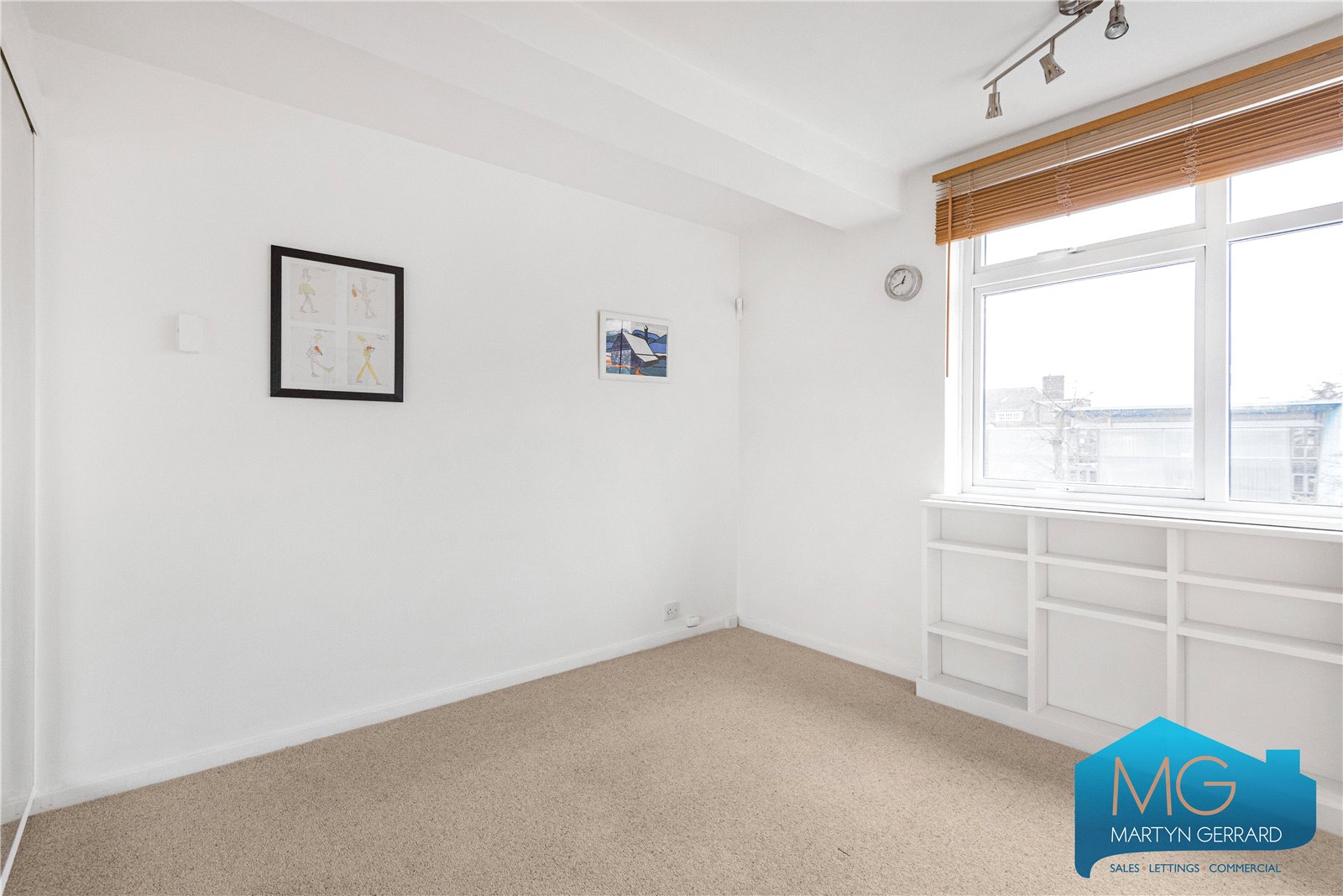 2 bedroom Apartment for sale - Martyn Gerrard