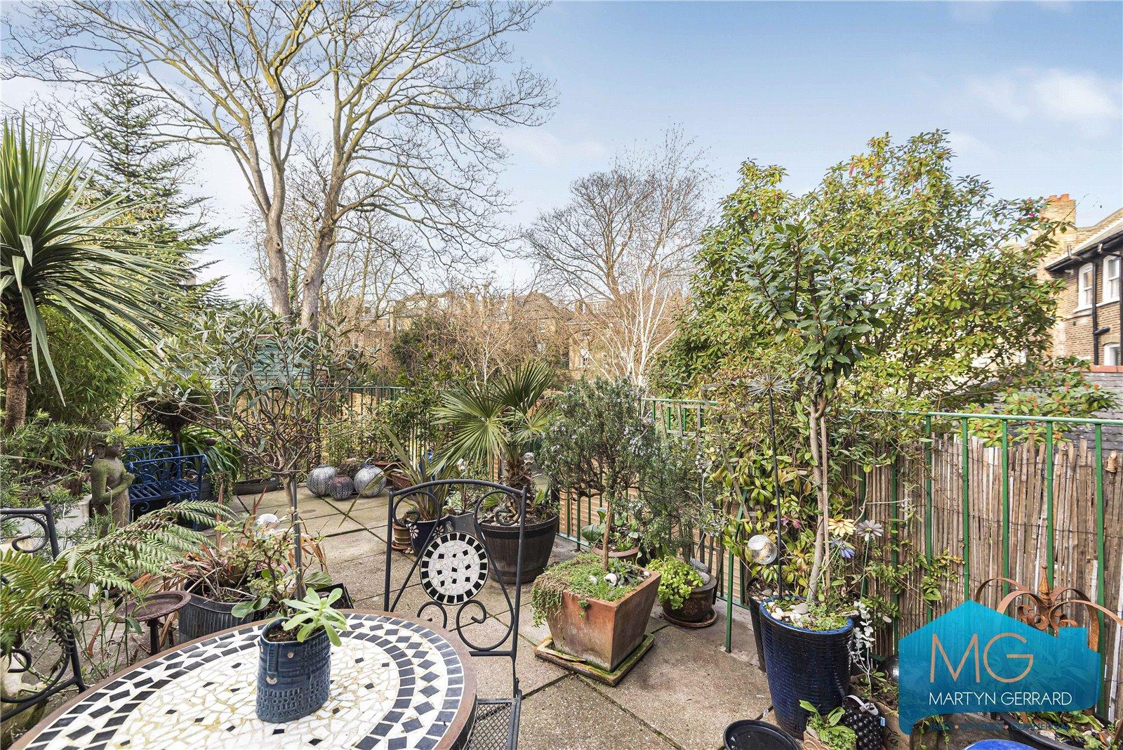 2 bedroom Apartment for sale - Martyn Gerrard
