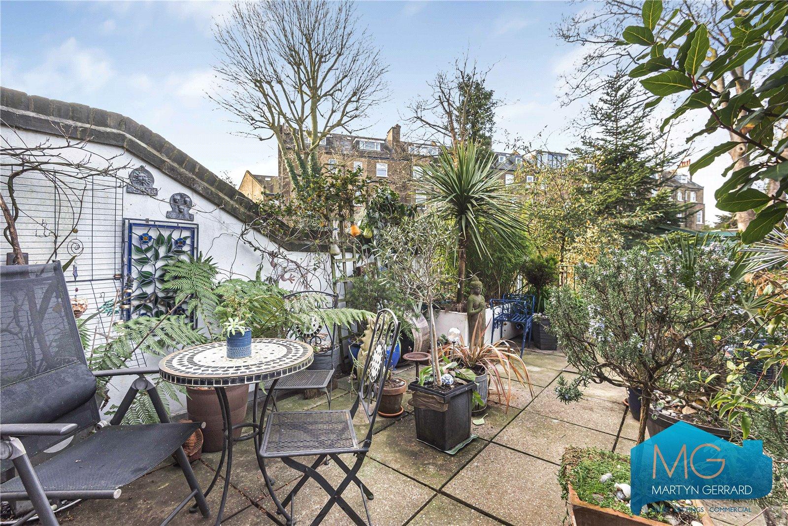 2 bedroom Apartment for sale - Martyn Gerrard