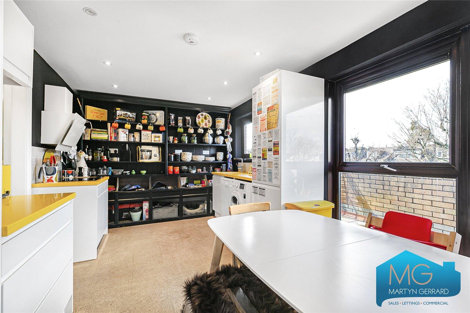 3 bedroom Apartment for sale - Martyn Gerrard