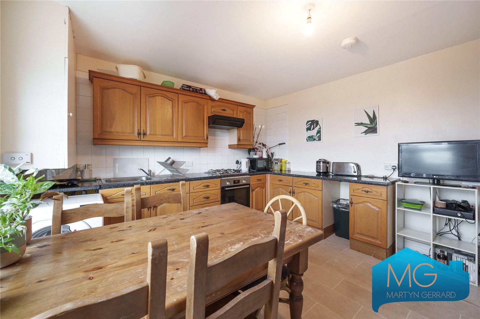 3 bedroom Apartment for sale - Martyn Gerrard