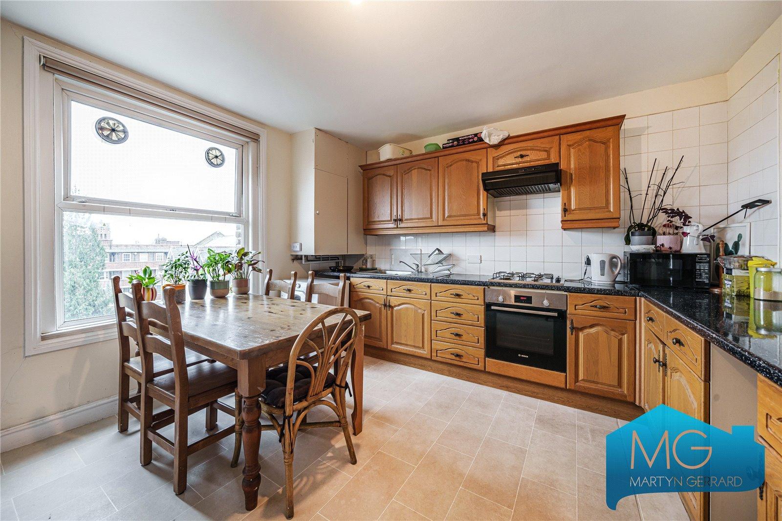 3 bedroom Apartment for sale - Martyn Gerrard