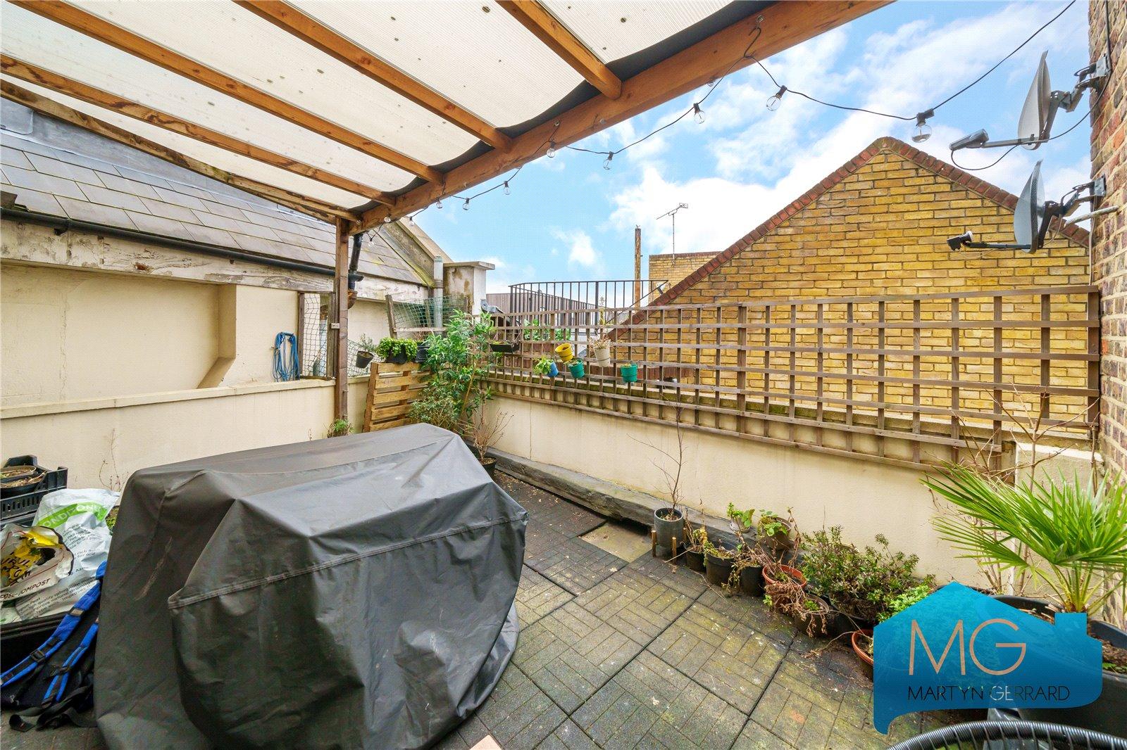 3 bedroom Apartment for sale - Martyn Gerrard