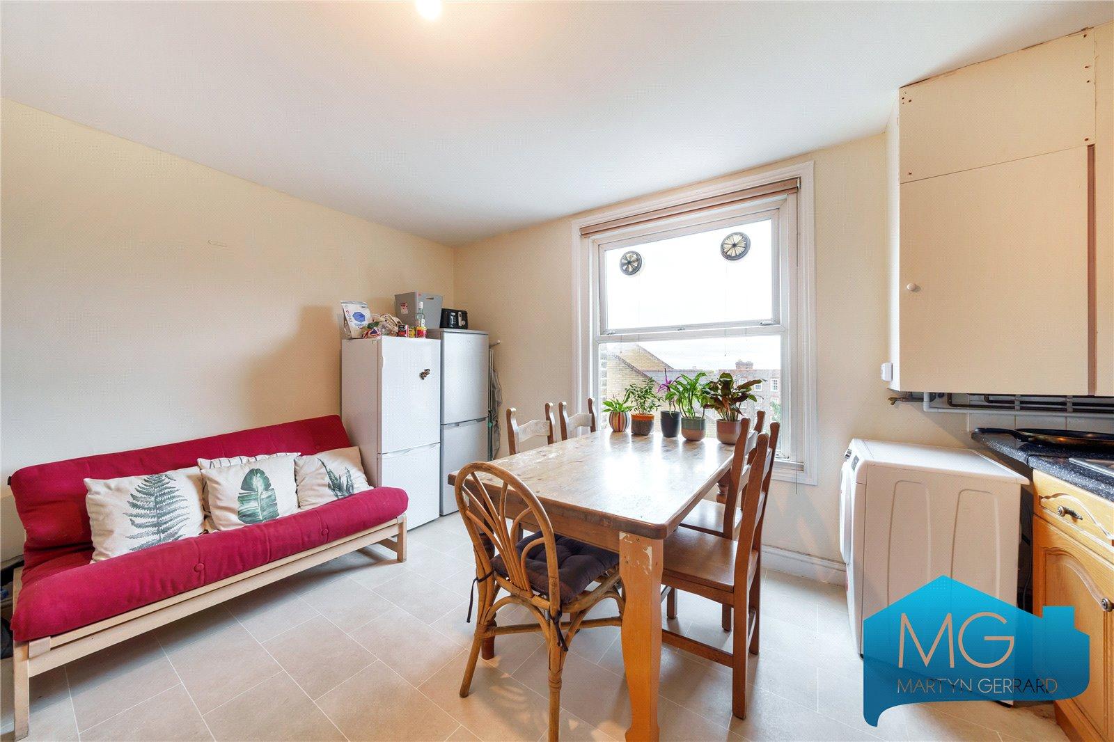 3 bedroom Apartment for sale - Martyn Gerrard