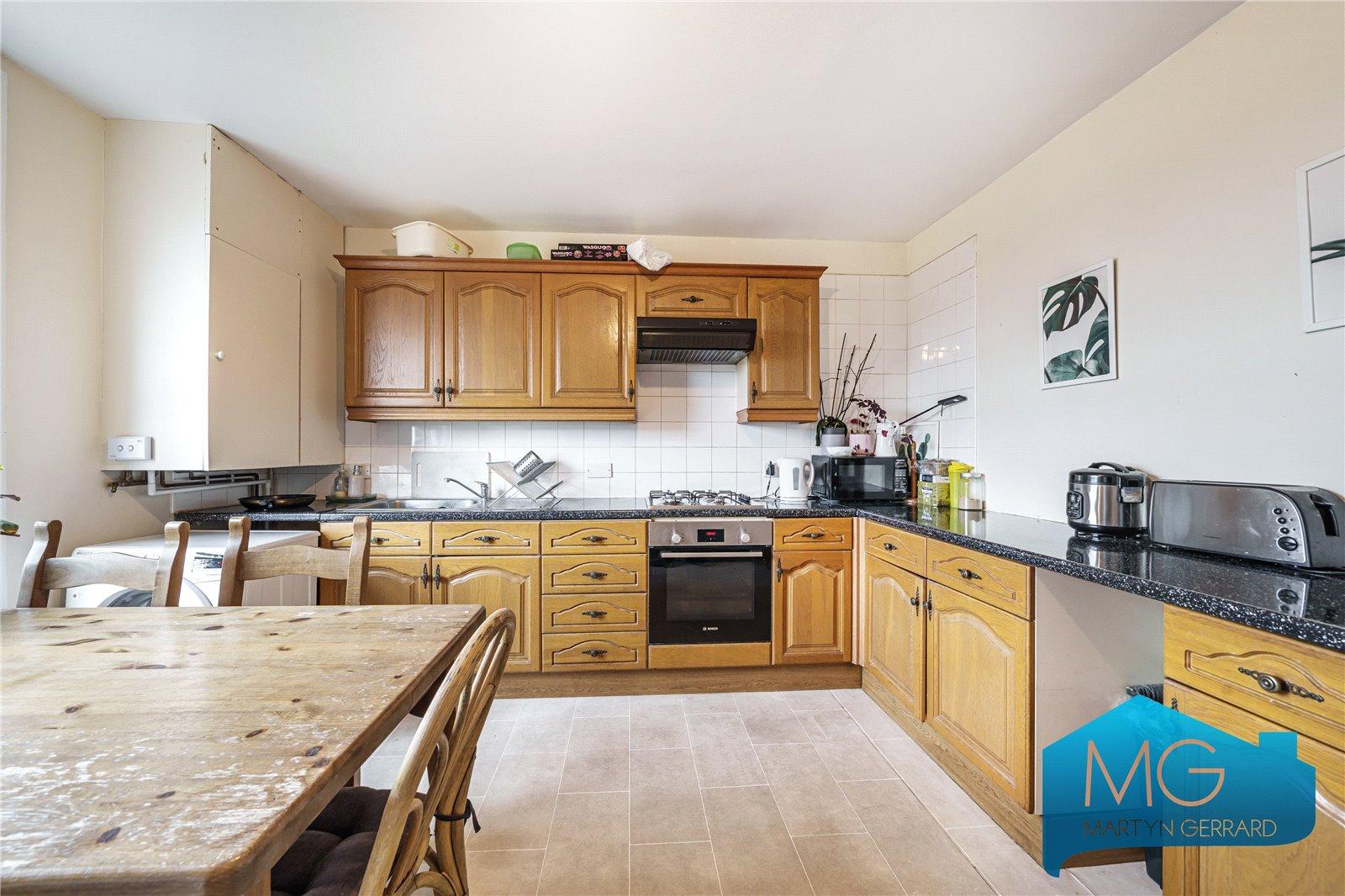 3 bedroom Apartment for sale - Martyn Gerrard