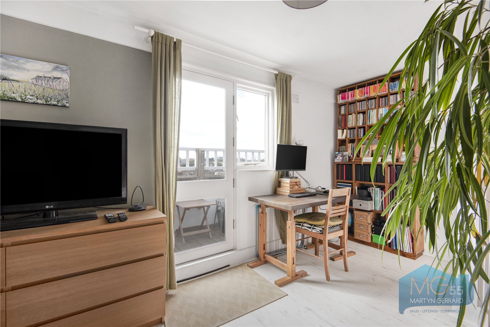 2 bedroom Apartment for sale - Martyn Gerrard