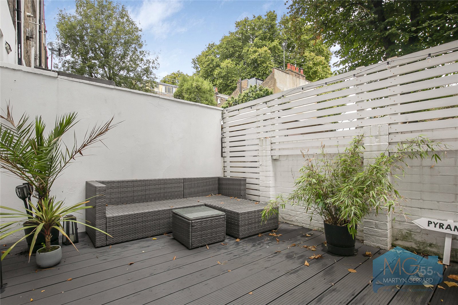New North Road, Islington, London, N1+  - Martyn Gerrard
