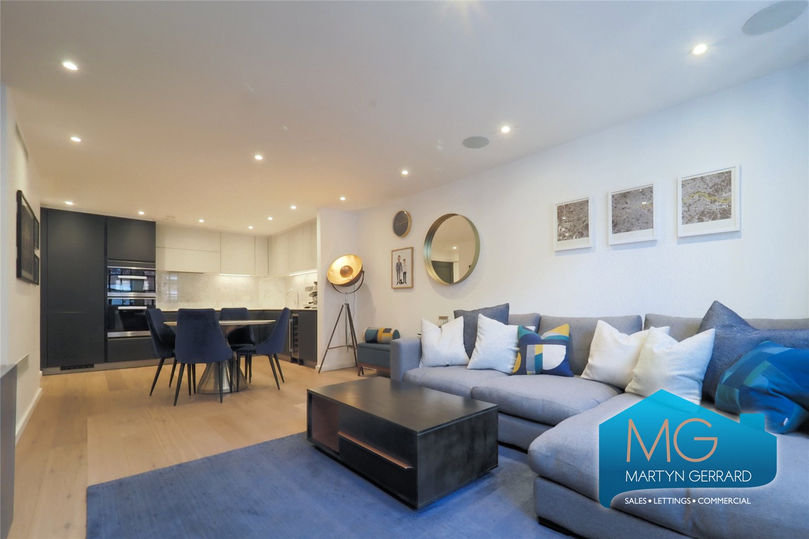 2 bedroom Apartment for sale - Martyn Gerrard