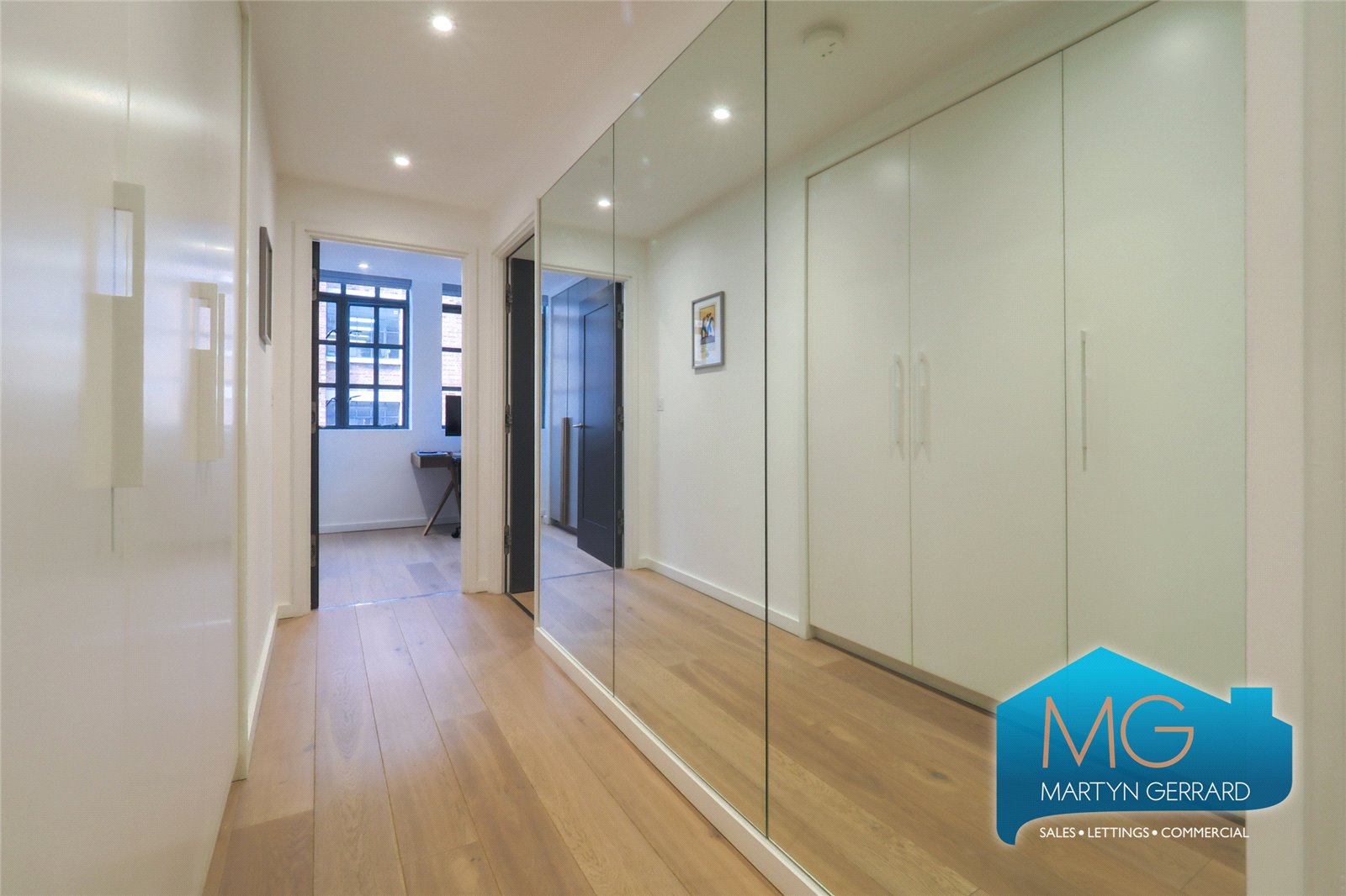 2 bedroom Apartment for sale - Martyn Gerrard