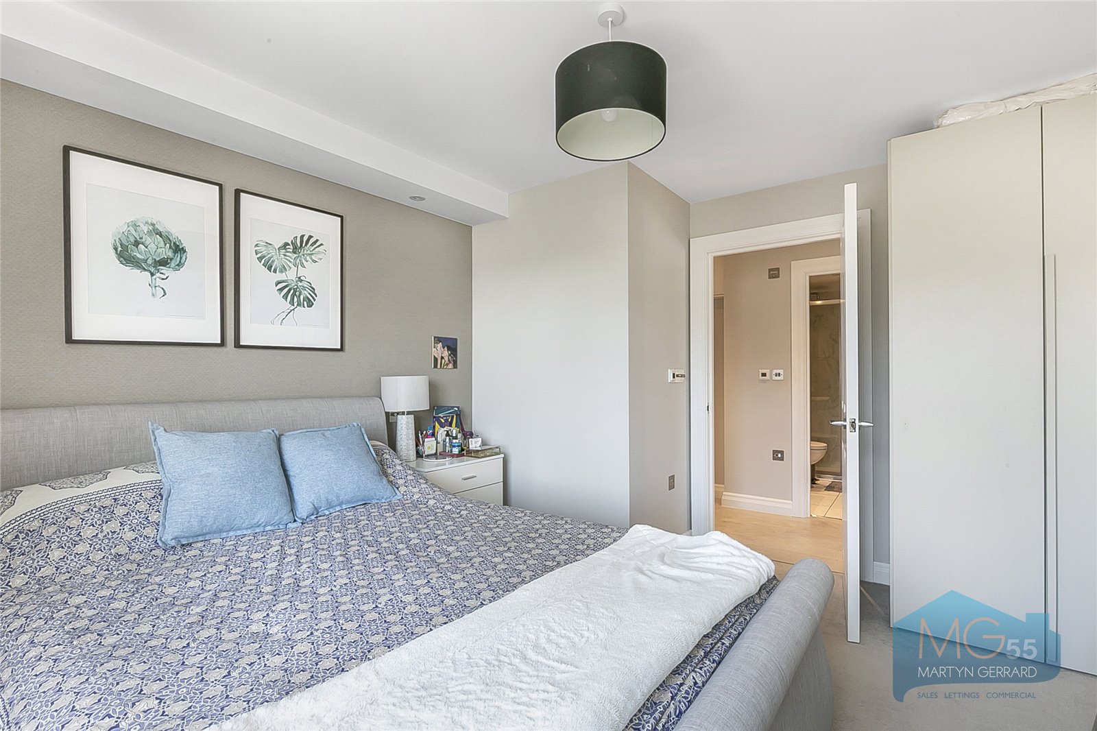 2 bedroom Apartment for sale - Martyn Gerrard