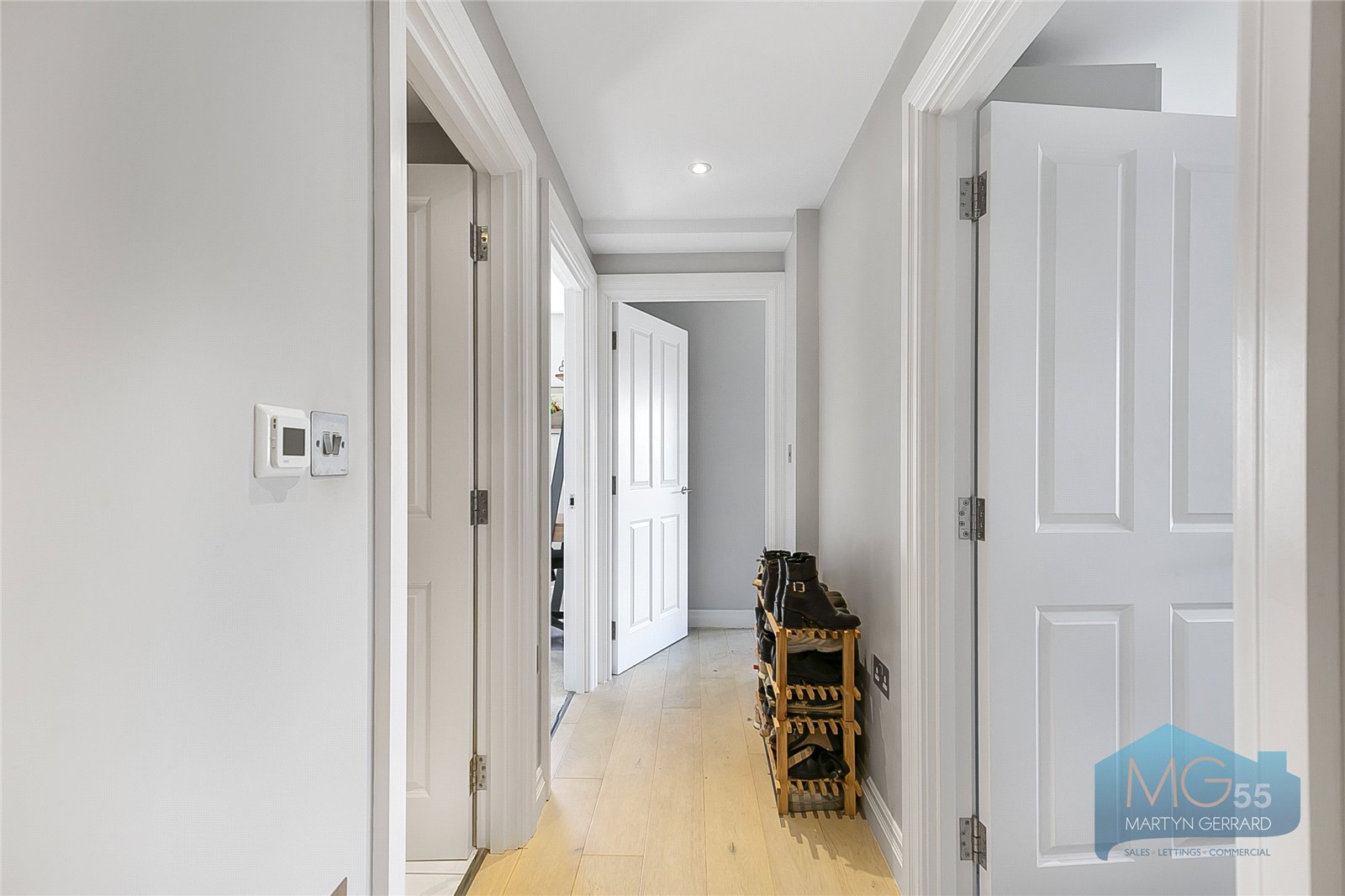 2 bedroom Apartment for sale - Martyn Gerrard