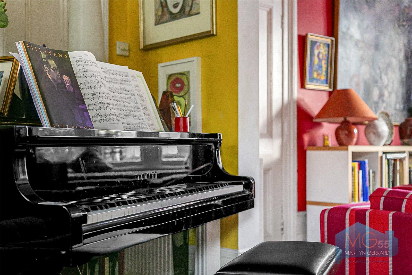 6 bedroom Terraced House for sale - Martyn Gerrard