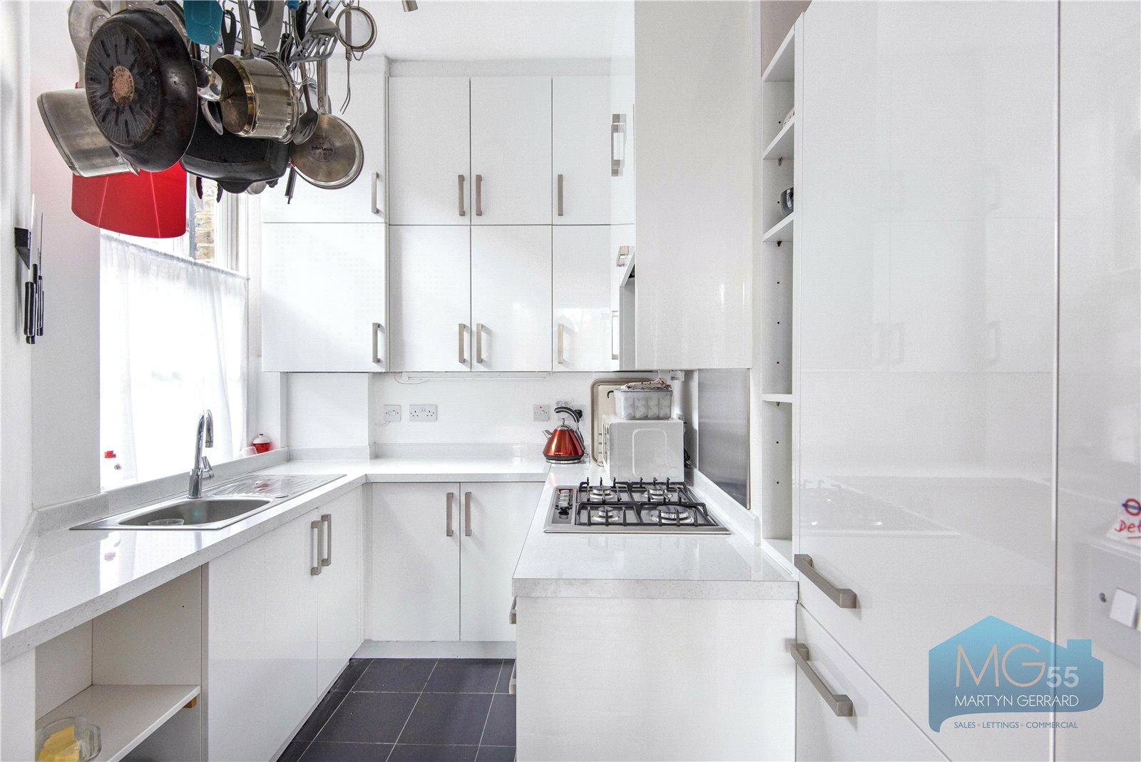 2 bedroom Apartment to rent - Martyn Gerrard