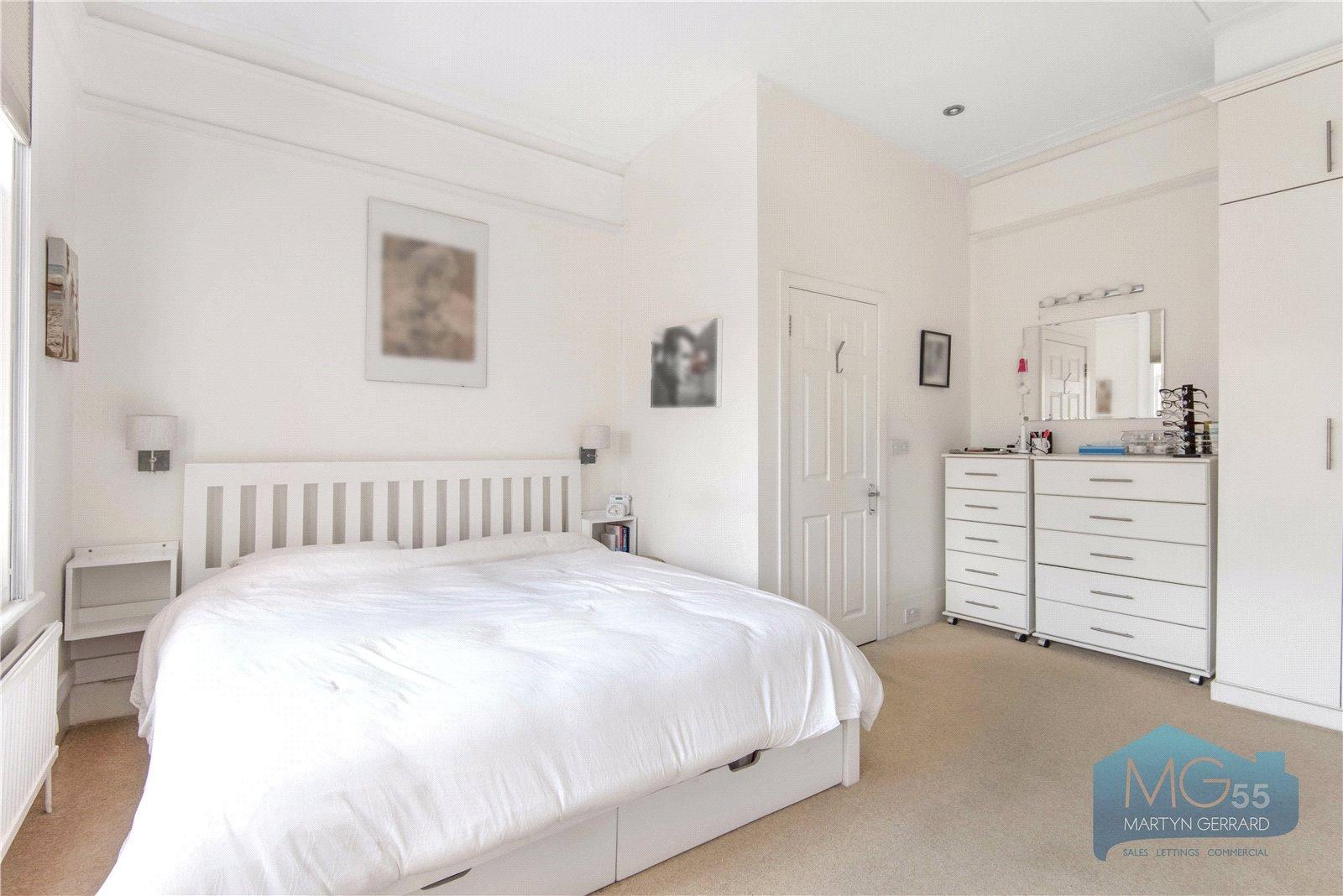2 bedroom Apartment to rent - Martyn Gerrard