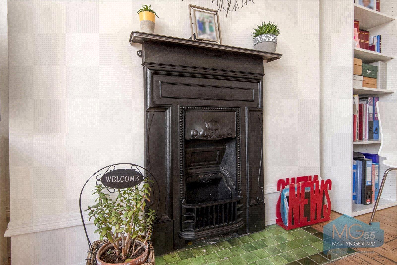 2 bedroom Apartment to rent - Martyn Gerrard
