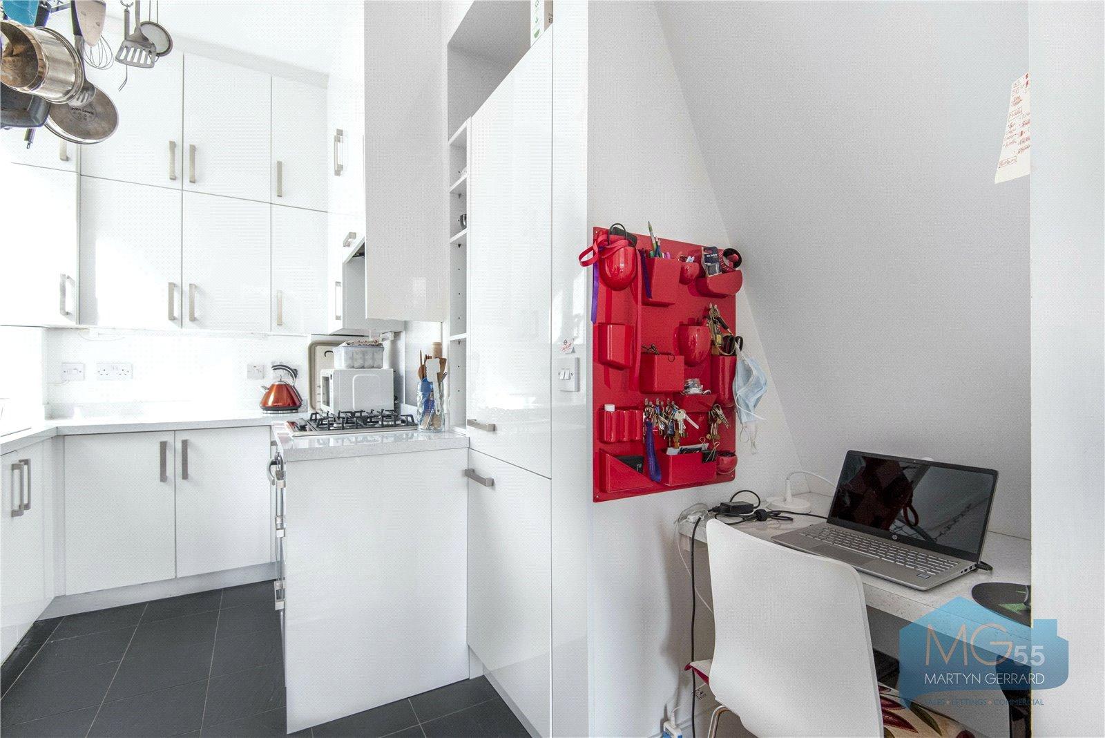 2 bedroom Apartment to rent - Martyn Gerrard