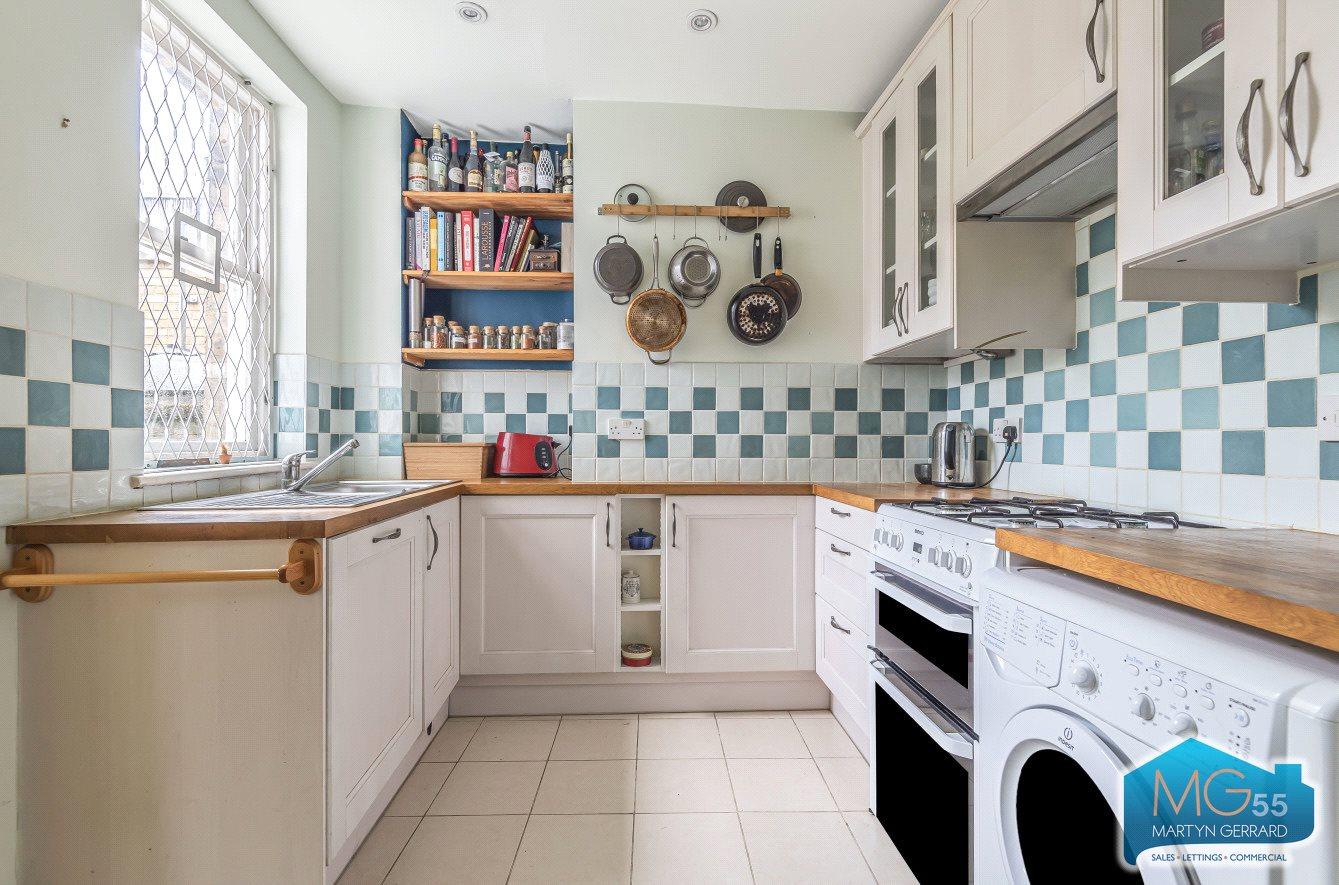 1 bedroom Ground Floor Flat to rent - Martyn Gerrard