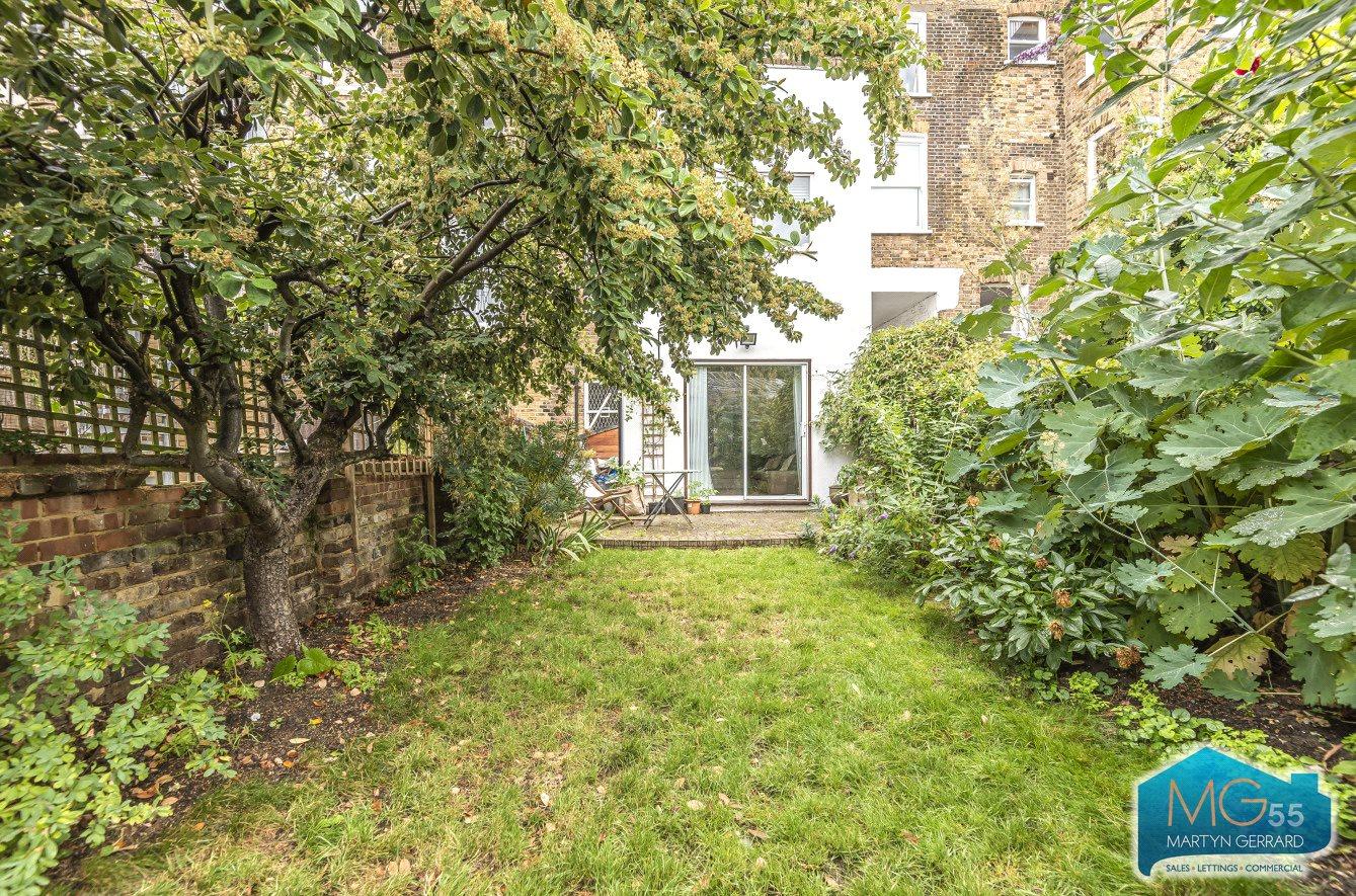 1 bedroom Ground Floor Flat to rent - Martyn Gerrard