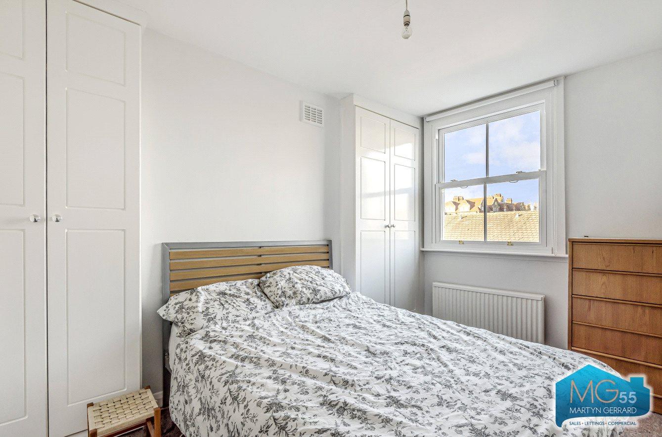 2 bedroom Terraced House to rent - Martyn Gerrard