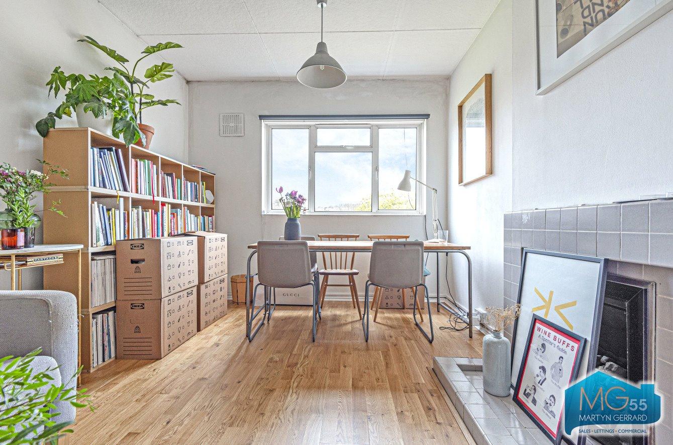 2 bedroom Apartment to rent - Martyn Gerrard