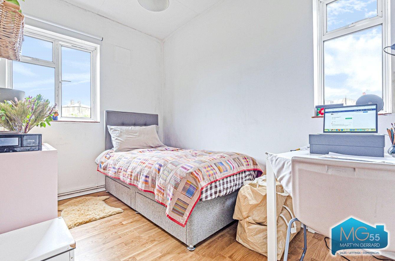 2 bedroom Apartment to rent - Martyn Gerrard