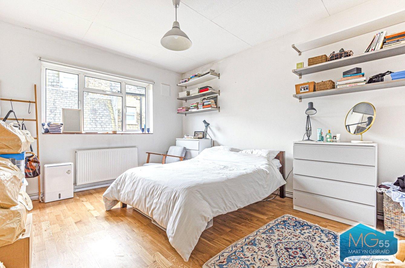 2 bedroom Apartment to rent - Martyn Gerrard
