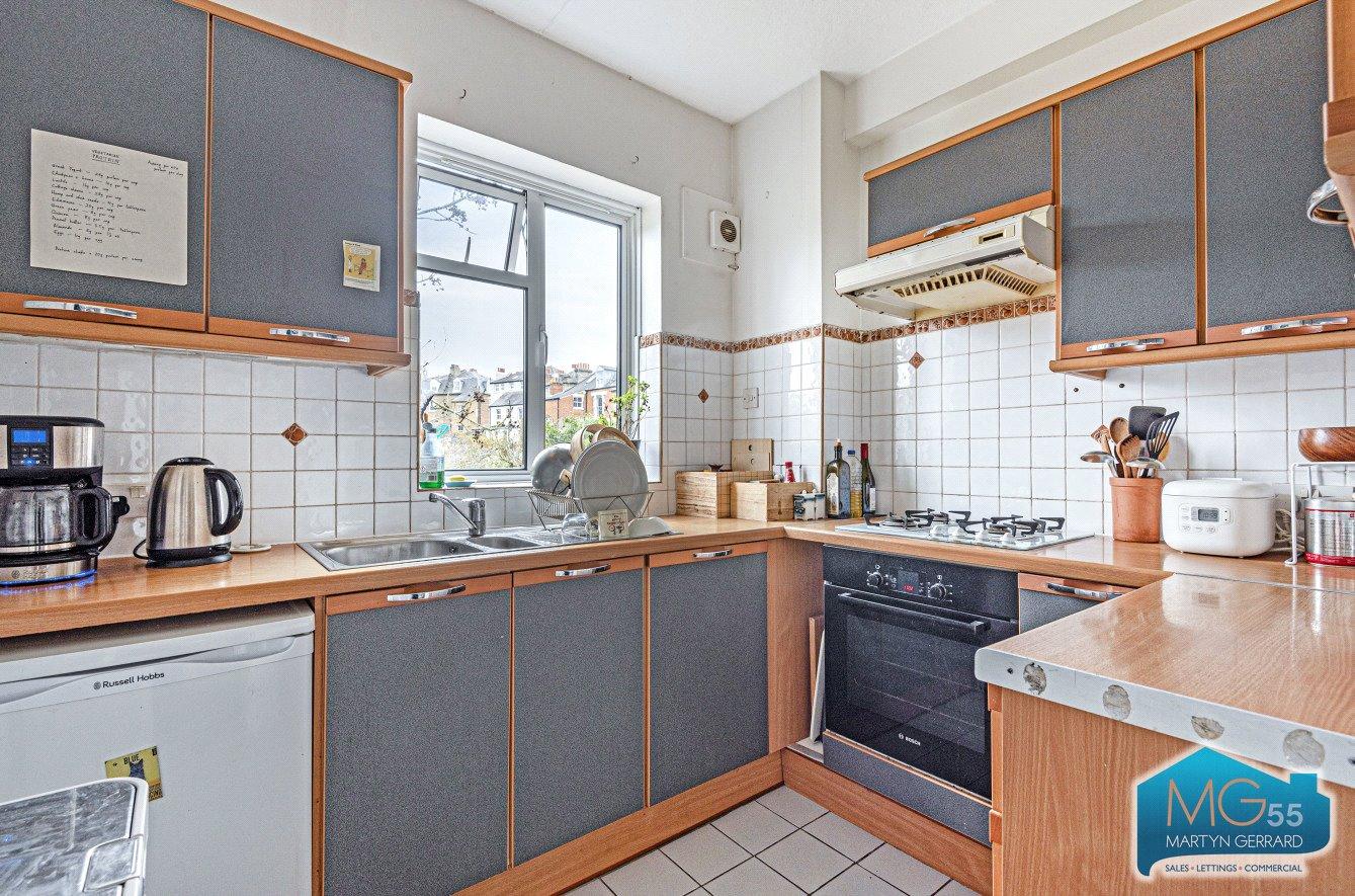 2 bedroom Apartment to rent - Martyn Gerrard