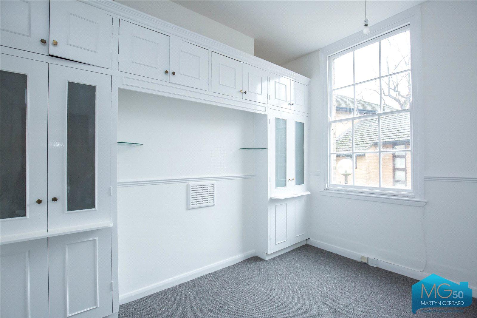2 bedroom Apartment to rent - Martyn Gerrard