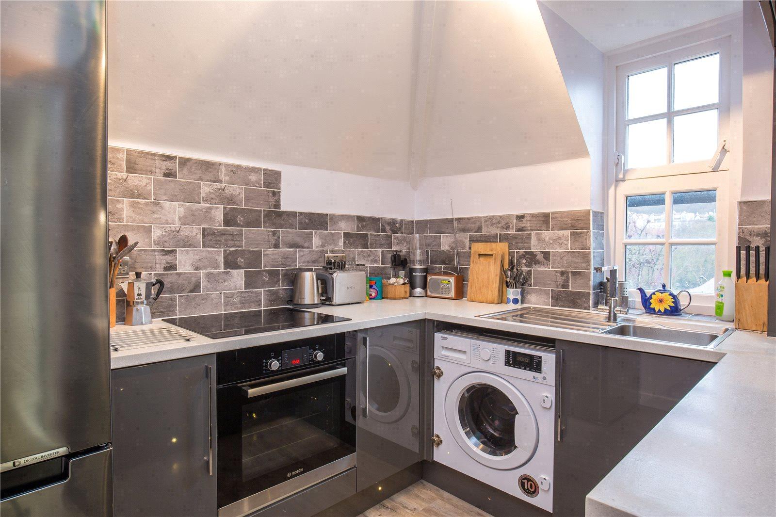 2 bedroom Apartment to rent - Martyn Gerrard