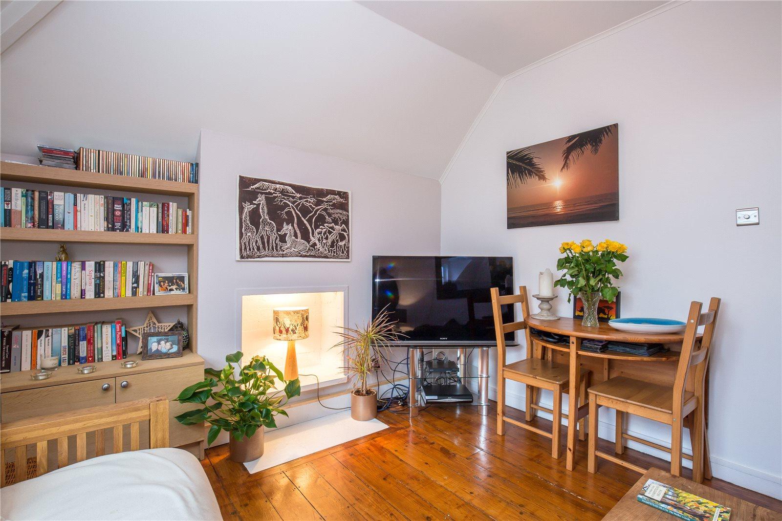 2 bedroom Apartment to rent - Martyn Gerrard