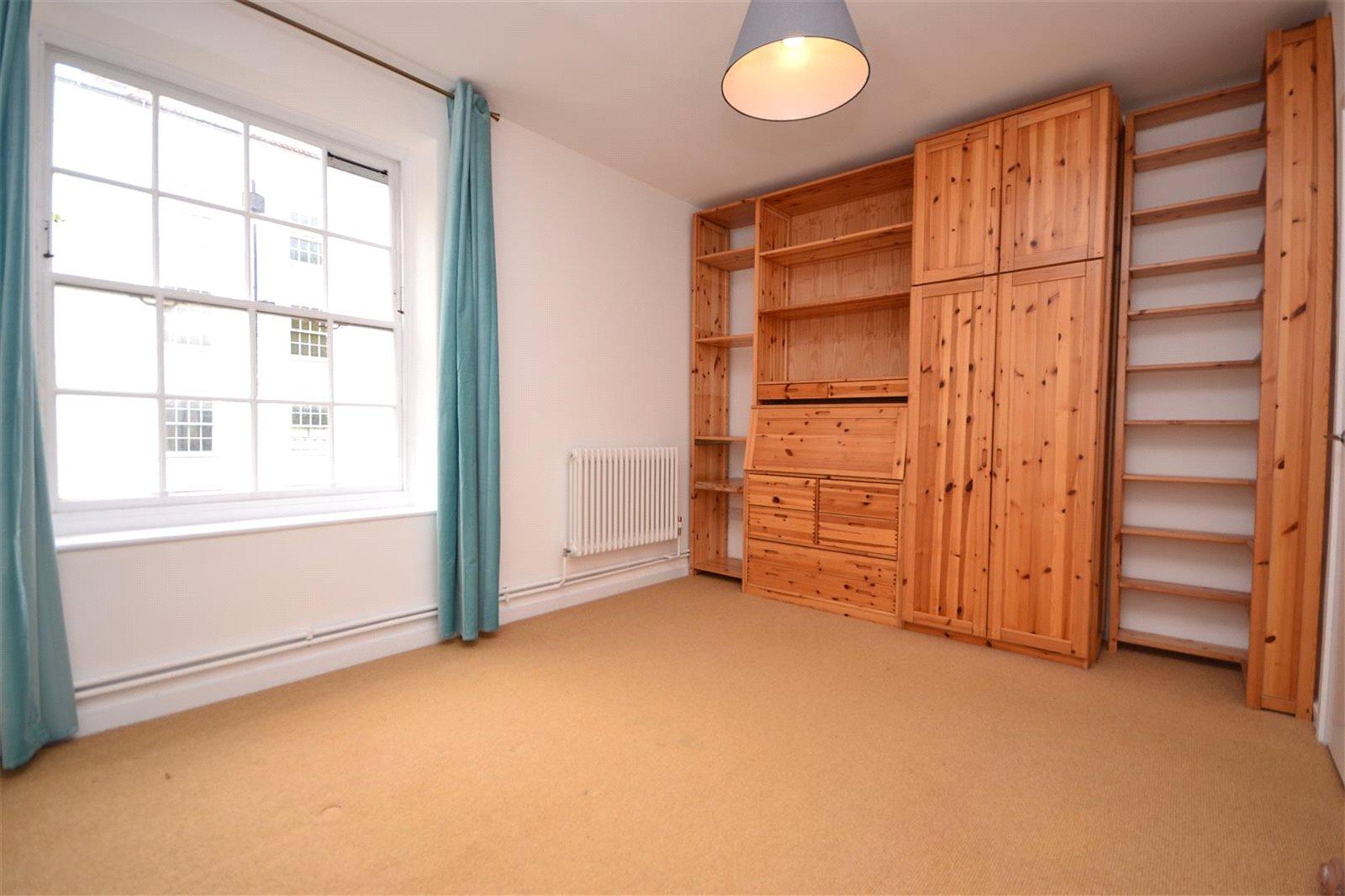 2 bedroom Apartment to rent - Martyn Gerrard