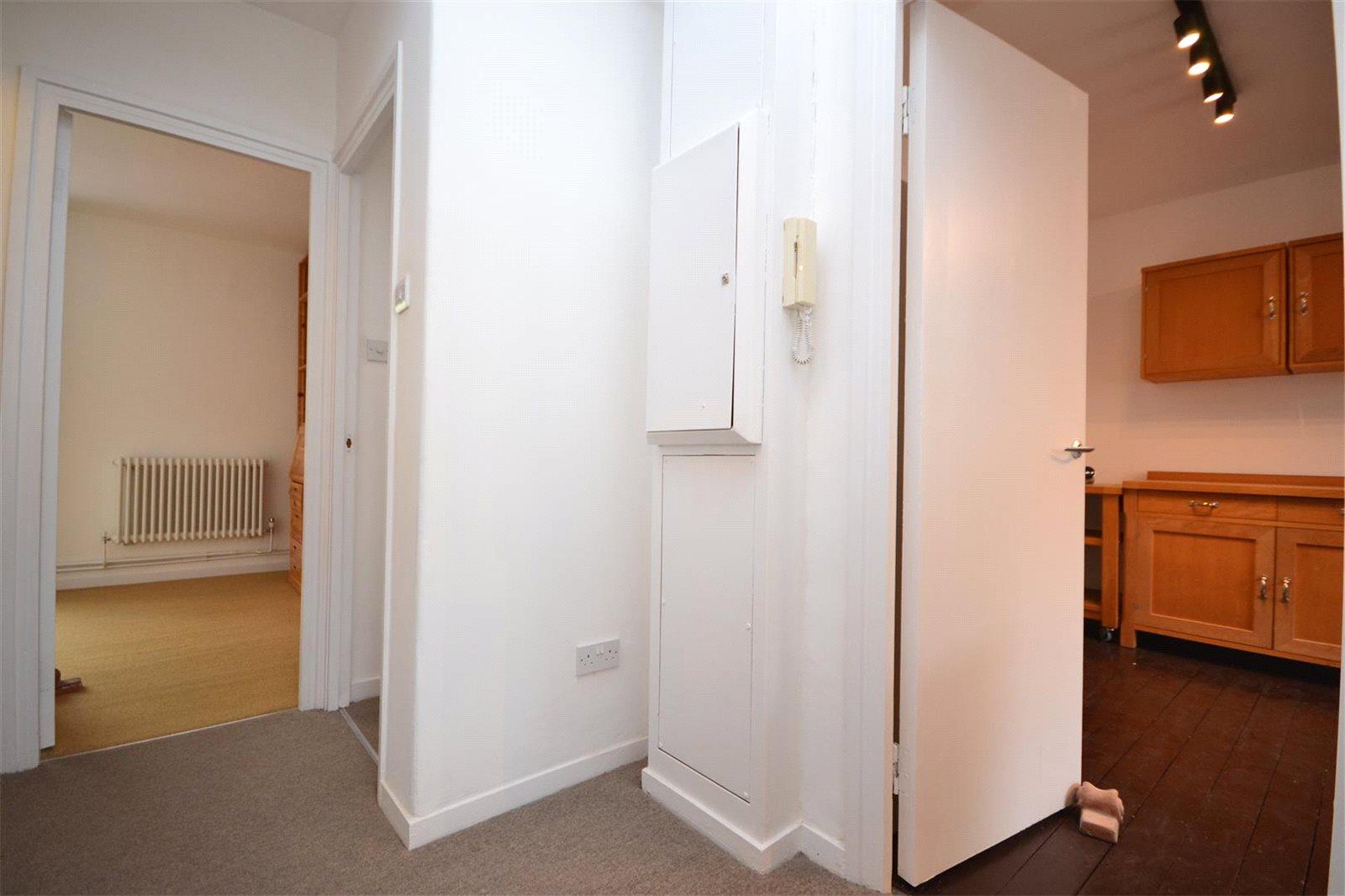 2 bedroom Apartment to rent - Martyn Gerrard