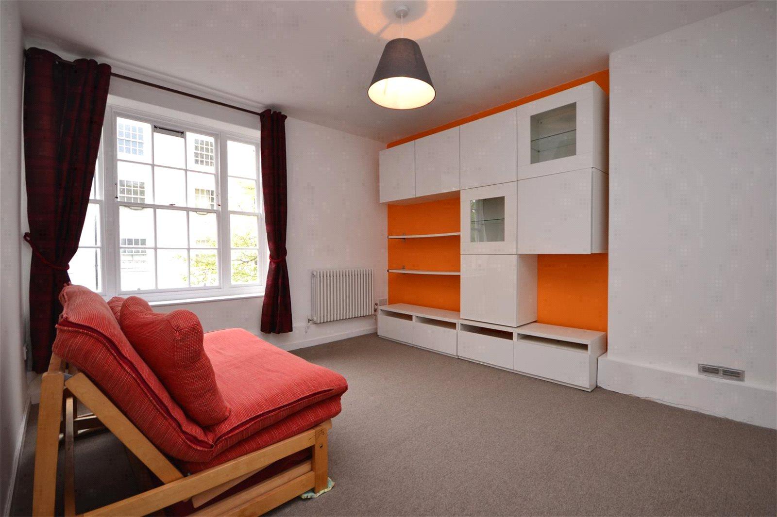 2 bedroom Apartment to rent - Martyn Gerrard
