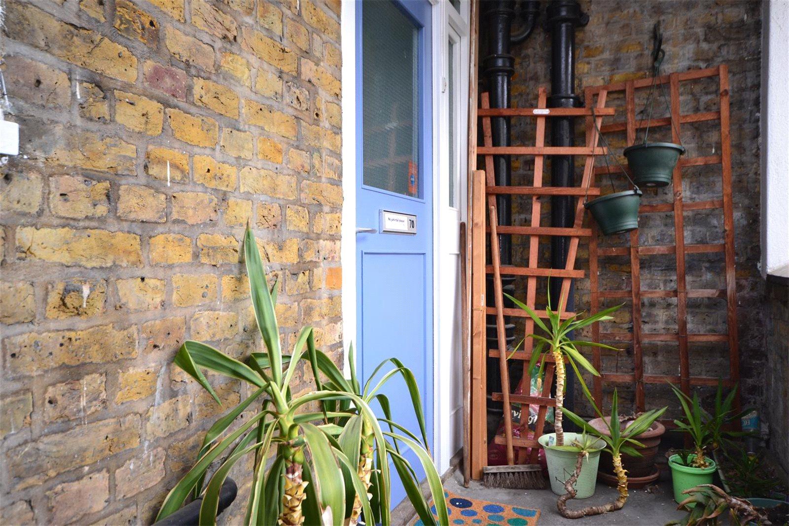 2 bedroom Apartment to rent - Martyn Gerrard