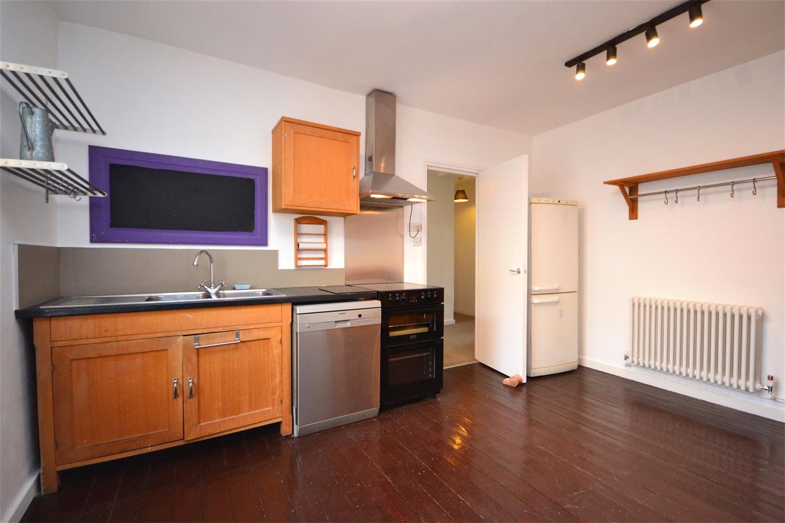 2 bedroom Apartment to rent + ' - Martyn Gerrard