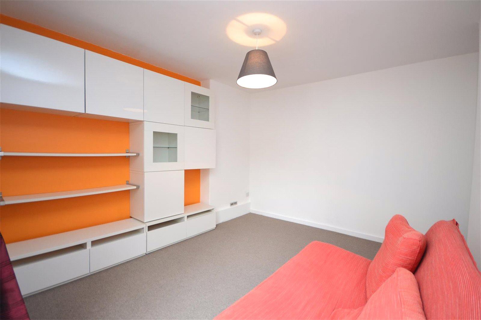 2 bedroom Apartment to rent - Martyn Gerrard