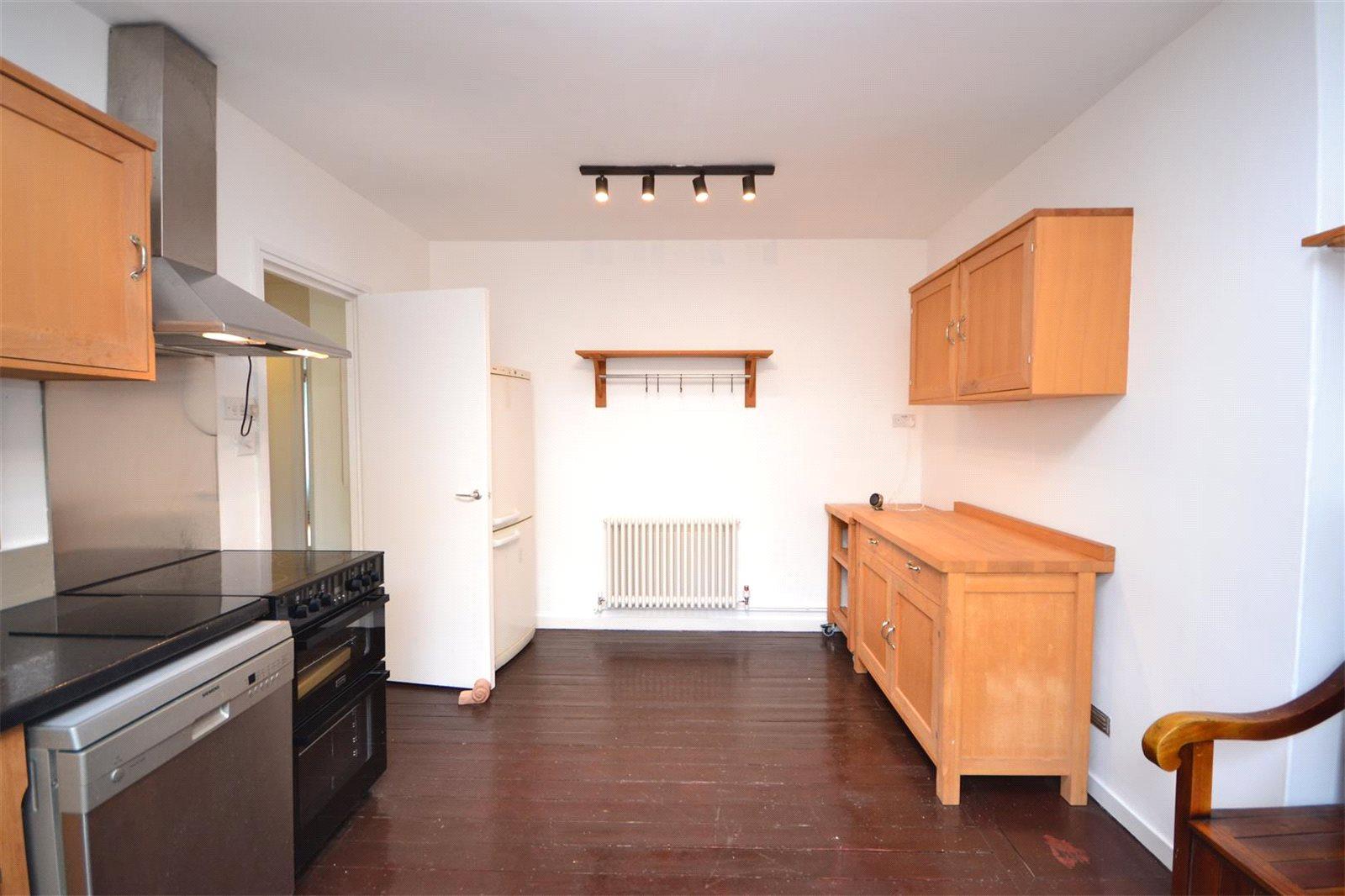 2 bedroom Apartment to rent - Martyn Gerrard