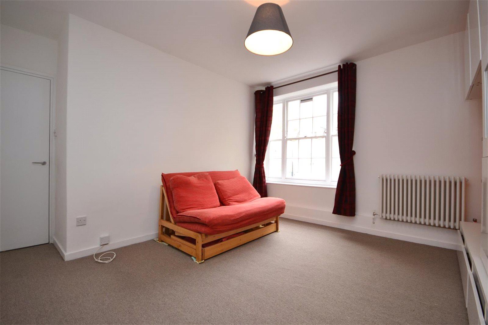 2 bedroom Apartment to rent - Martyn Gerrard