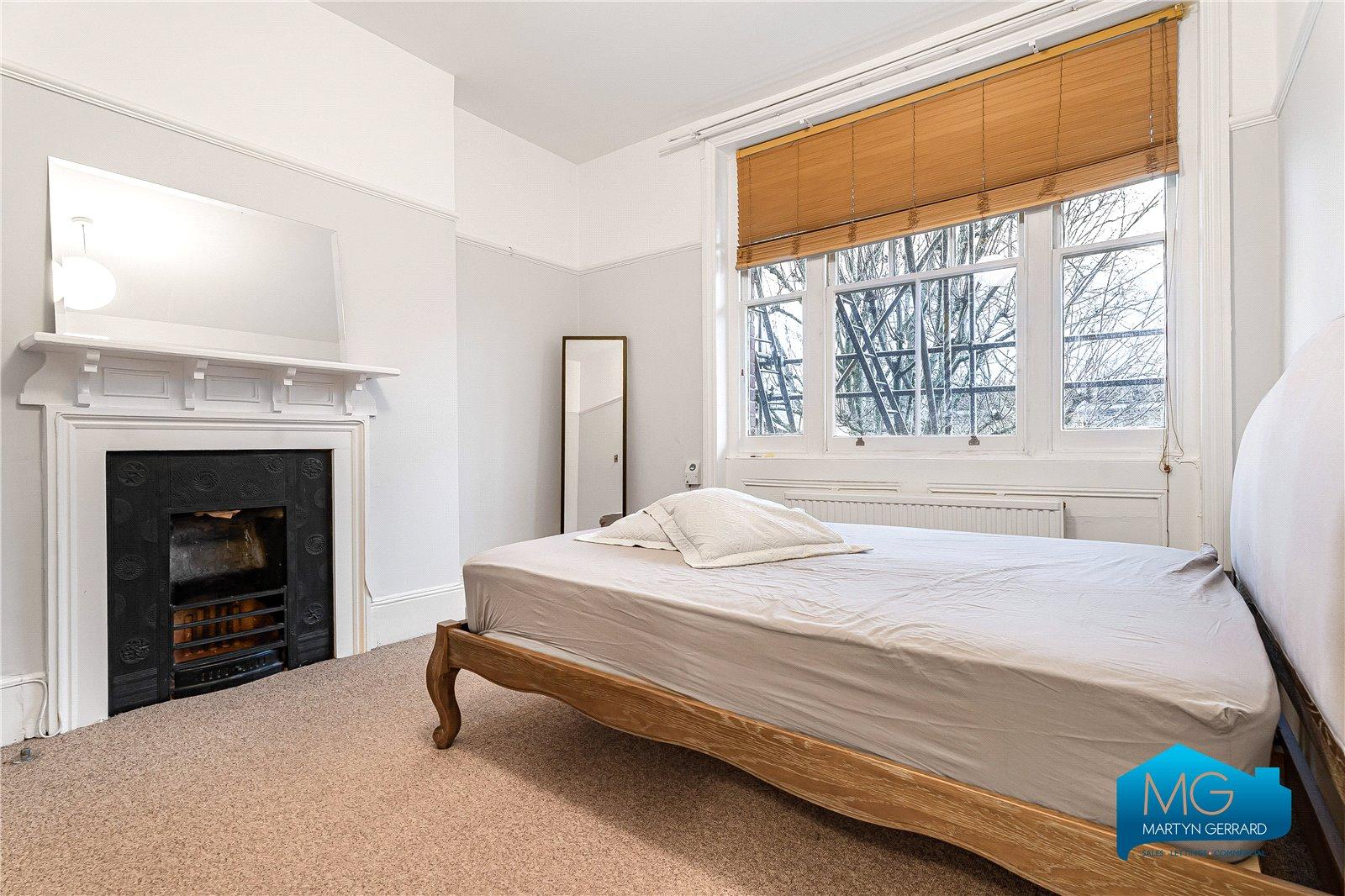 2 bedroom Apartment to rent - Martyn Gerrard