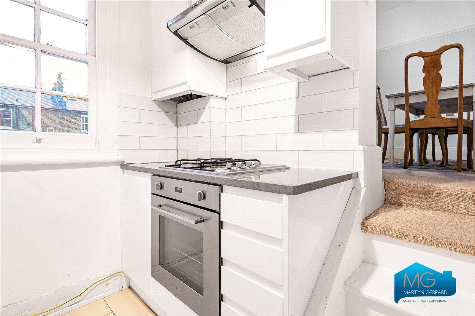 2 bedroom Apartment to rent - Martyn Gerrard