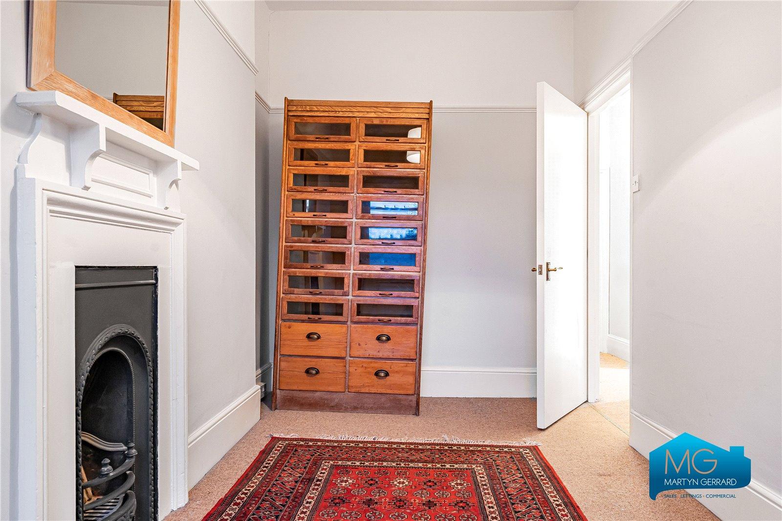 2 bedroom Apartment to rent - Martyn Gerrard