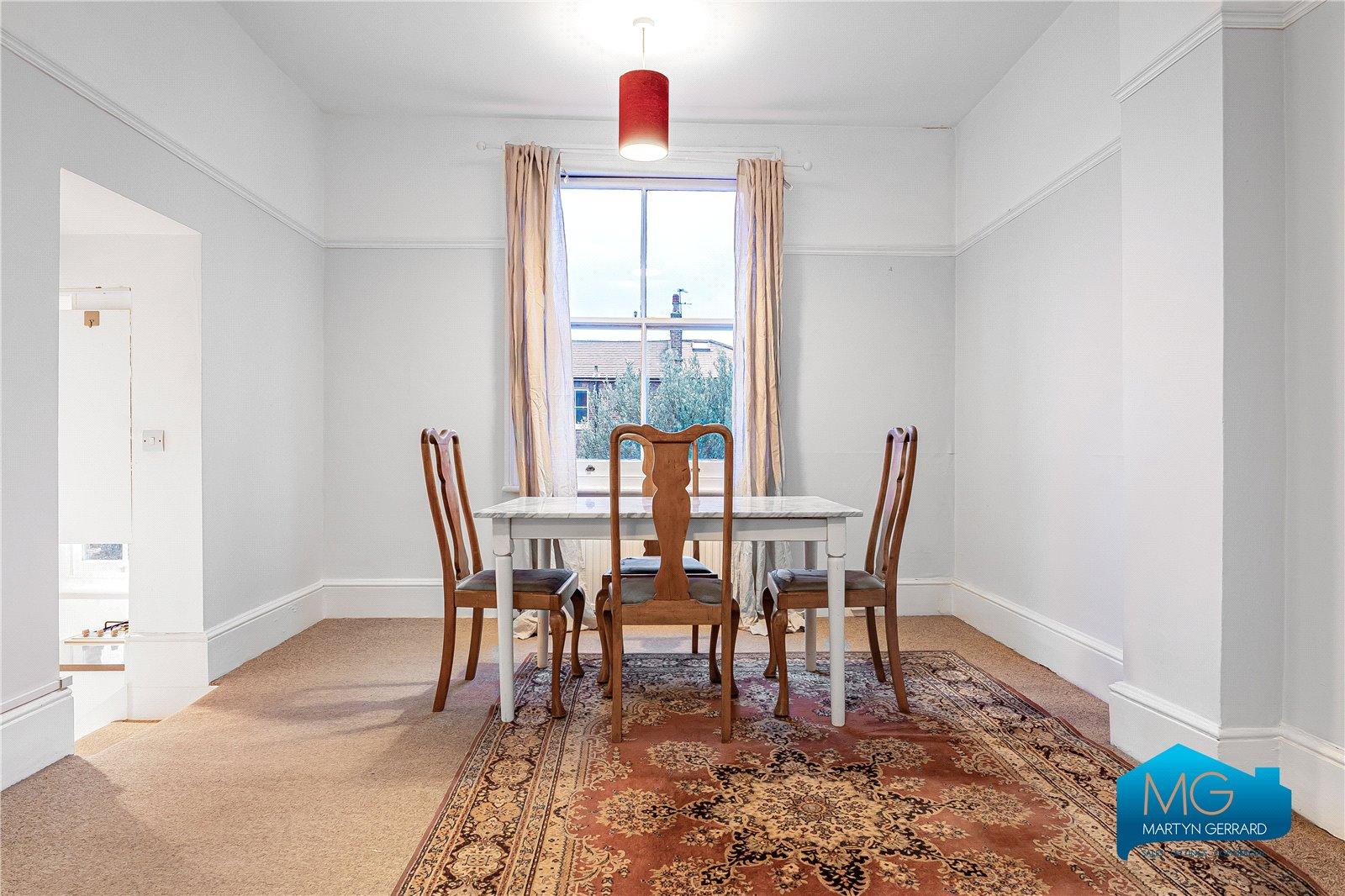 2 bedroom Apartment to rent - Martyn Gerrard