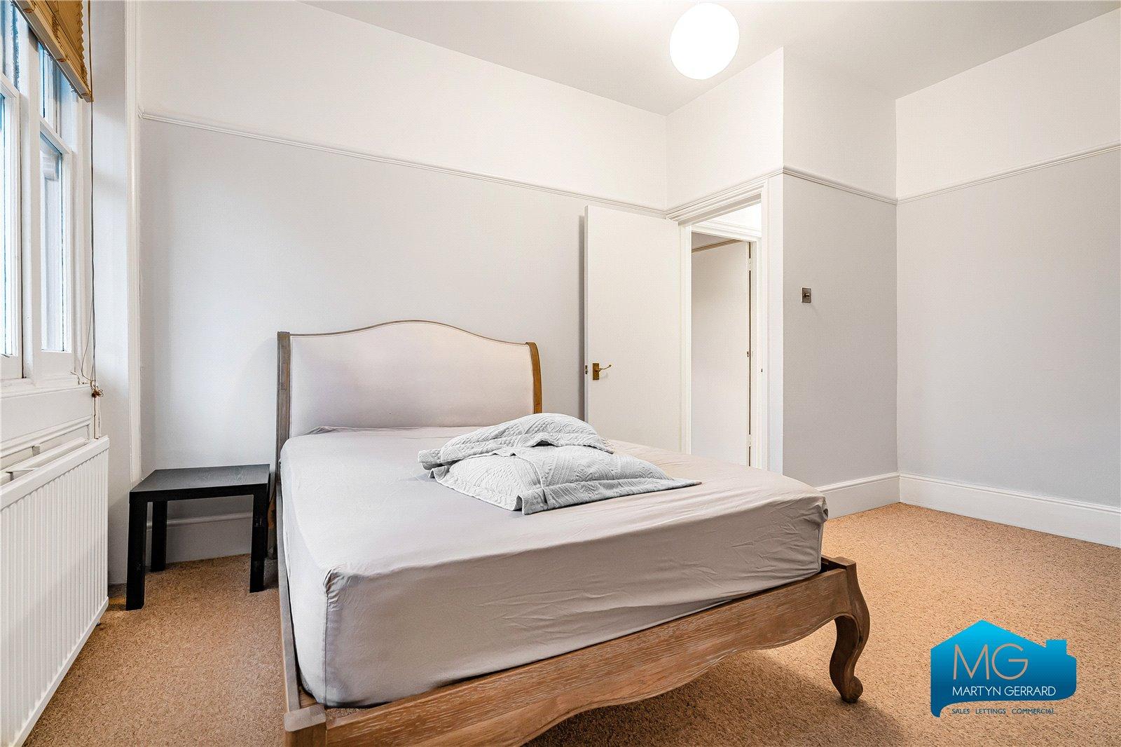 2 bedroom Apartment to rent - Martyn Gerrard