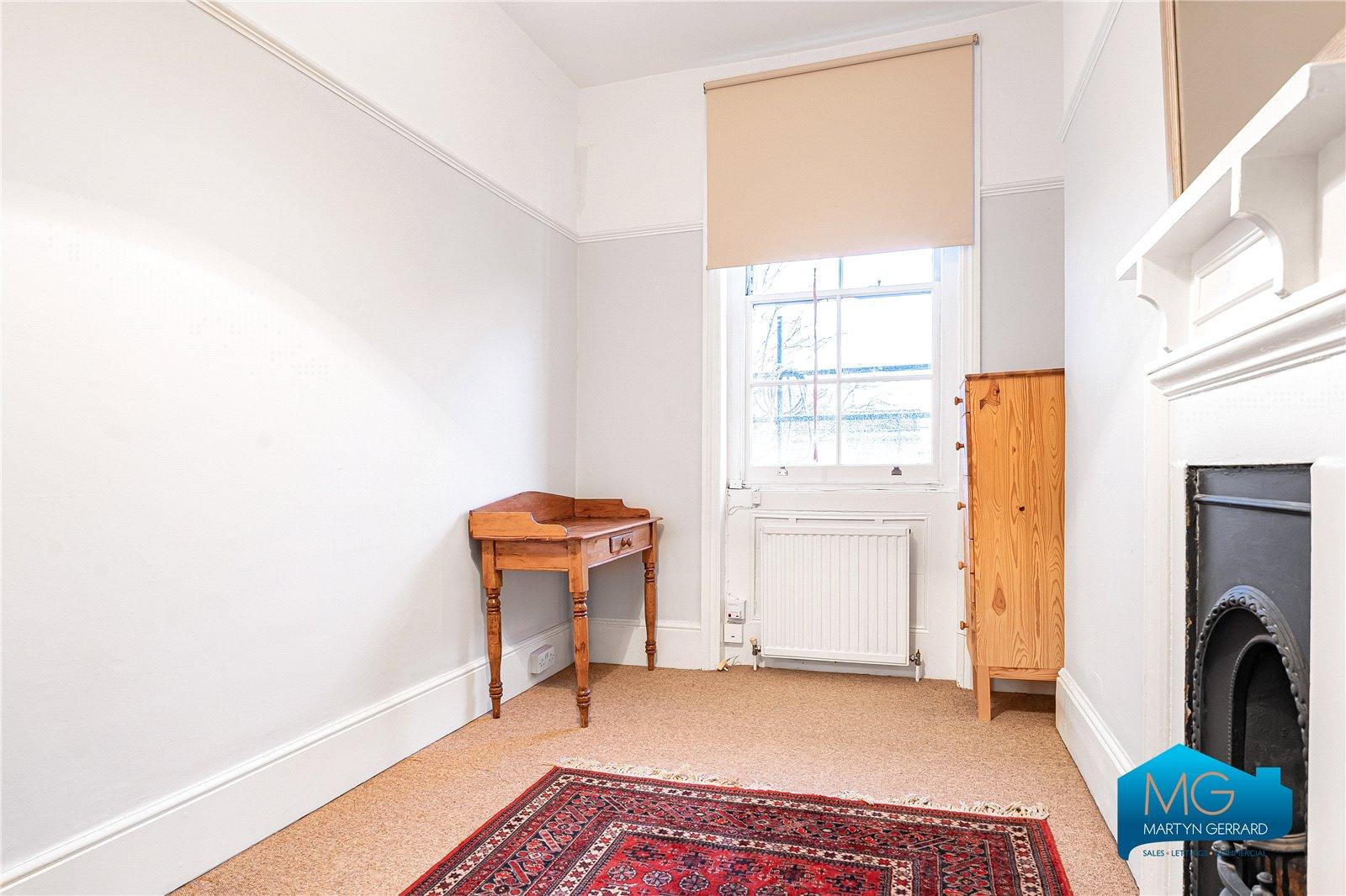 2 bedroom Apartment to rent - Martyn Gerrard